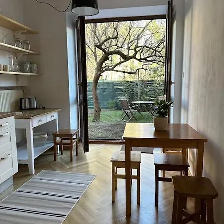 Stary Mokotow, Z Ogrodkiem