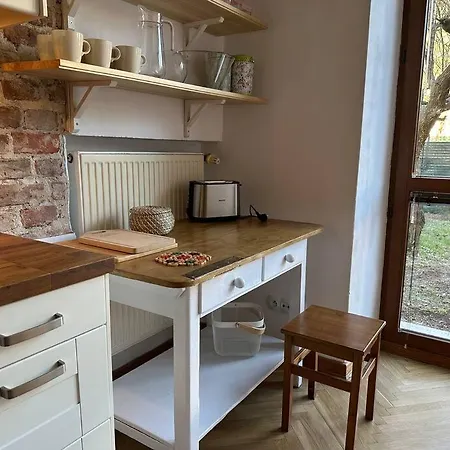 Stary Mokotow, Z Ogrodkiem Daire Varşova