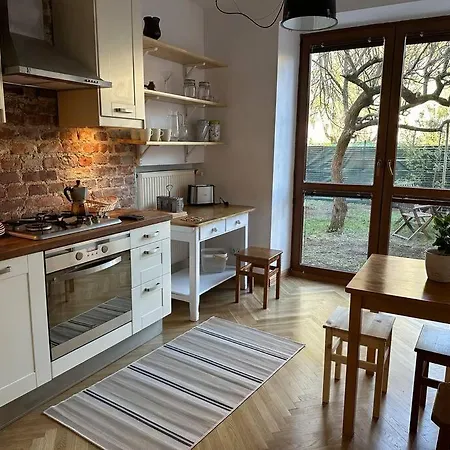 Stary Mokotow, Z Ogrodkiem Varşova