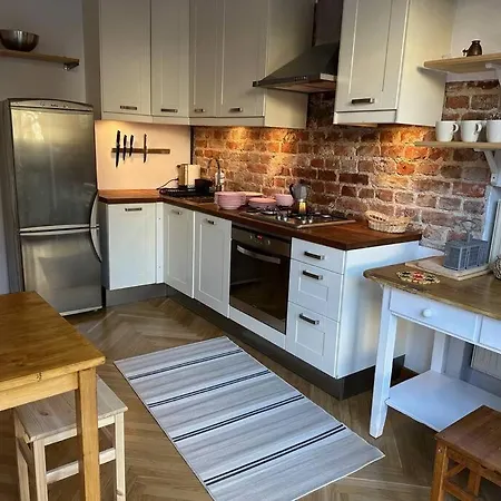 Stary Mokotow, Z Ogrodkiem Varşova