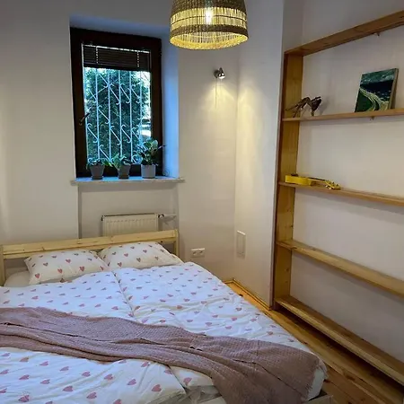 Stary Mokotow, Z Ogrodkiem Apartman