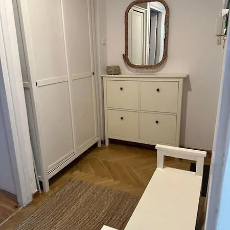 Stary Mokotow, Z Ogrodkiem Daire Varşova