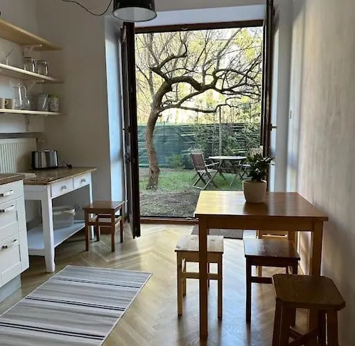 Stary Mokotów, Z Ogródkiem