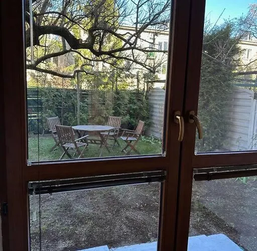 Apartament Stary Mokotów, Z Ogródkiem