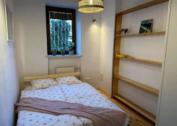 Stary Mokotów, Z Ogródkiem Apartament