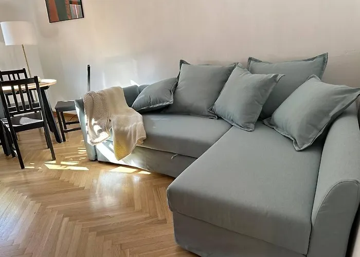 Stary Mokotów, Z Ogródkiem Apartament