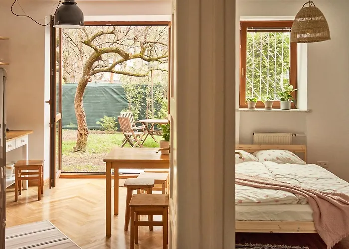 Stary Mokotów, Z Ogródkiem *