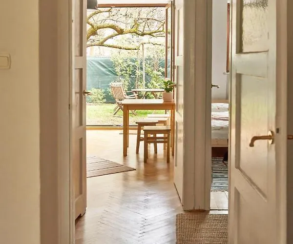 Apartament Stary Mokotów, Z Ogródkiem *