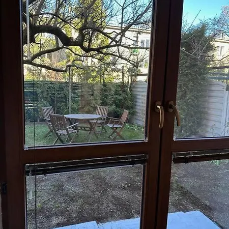 Apartment Stary Mokotow, Z Ogrodkiem