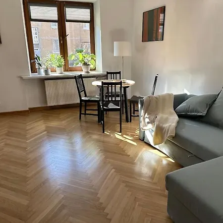 Stary Mokotow, Z Ogrodkiem