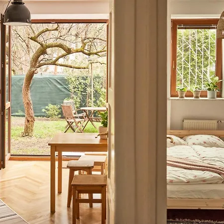 Stary Mokotow, Z Ogrodkiem *